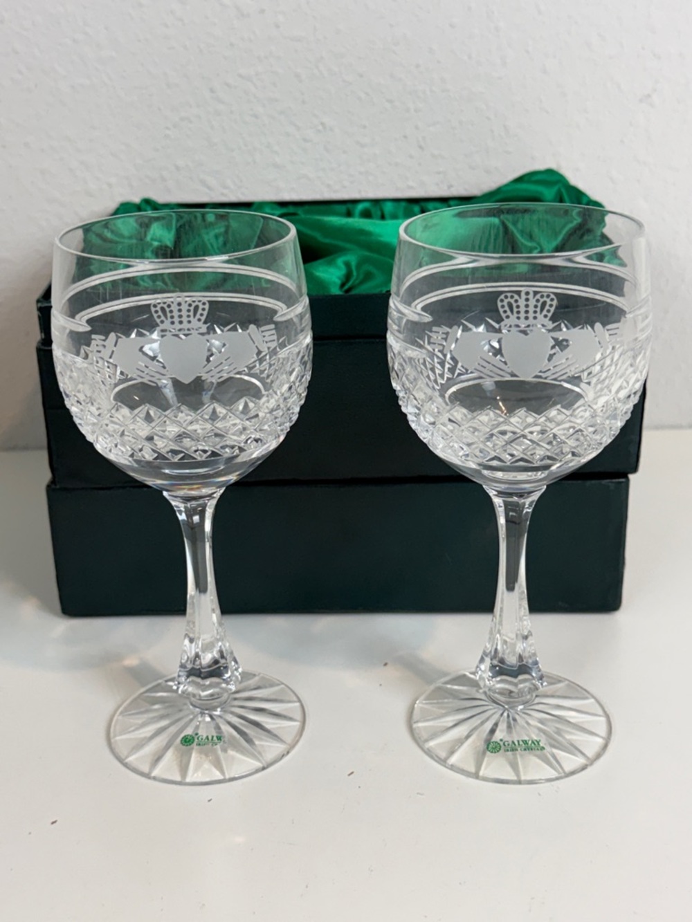 Galway Irish Cut Crystal Claddagh Wine Glasses Set of 2 IOB